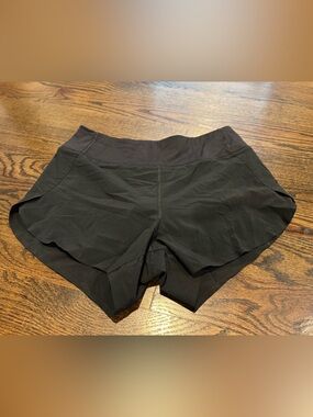 Athleta Run with it short 3.5” size xs